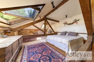 u/s/ bedroom- click for photo gallery